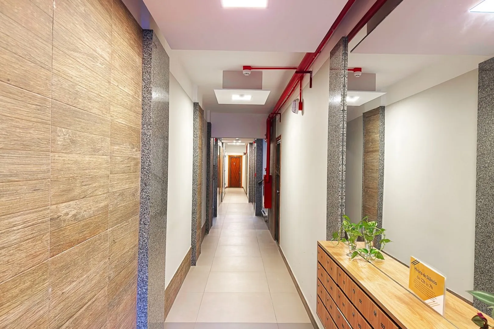 R$ 495.000 - &Oacute;TIMO APARTAMENTO - SEMIMOBILIADO - SACADA - 98M2 - 3 DORM - 1 VAGA Rua Jerônimo Coelho Porto Alegre - 