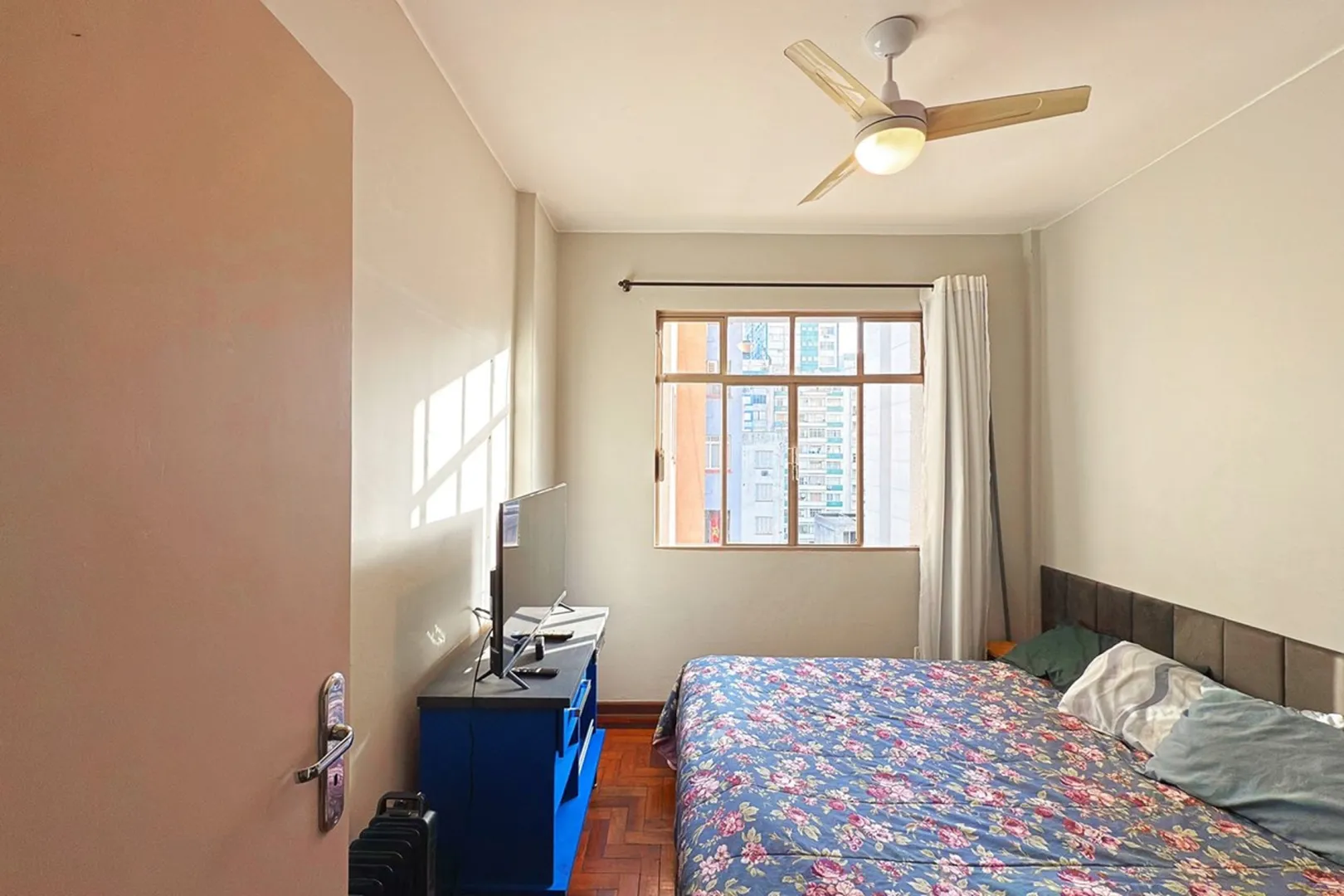 R$ 495.000 - &Oacute;TIMO APARTAMENTO - SEMIMOBILIADO - SACADA - 98M2 - 3 DORM - 1 VAGA Rua Jerônimo Coelho Porto Alegre - 