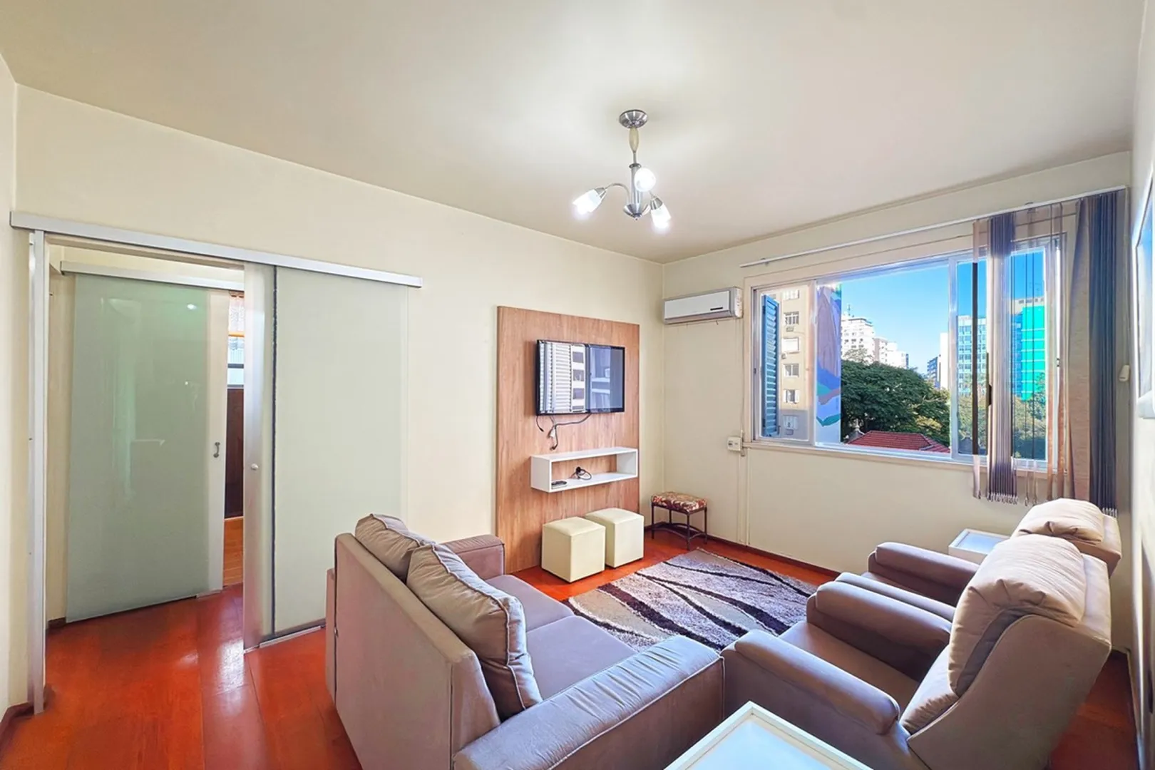 R$ 248.000 - &Oacute;TIMO APARTAMENTO - MOBILIADO - EQUIPADO - 60M2 - 2 DORM  - VISTA Rua Jerônimo Coelho Porto Alegre - 