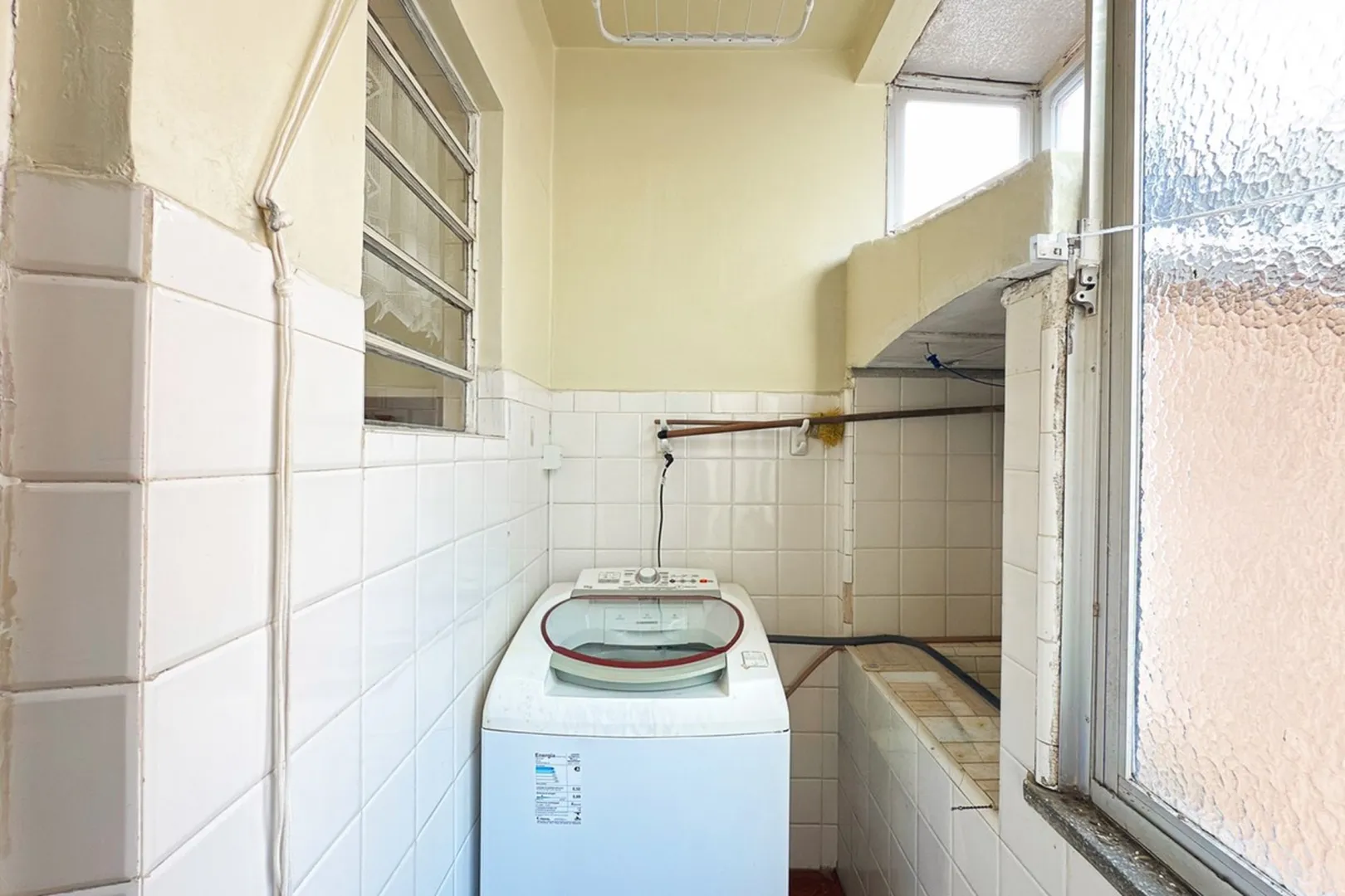 R$ 248.000 - &Oacute;TIMO APARTAMENTO - MOBILIADO - EQUIPADO - 60M2 - 2 DORM  - VISTA Rua Jerônimo Coelho Porto Alegre - 