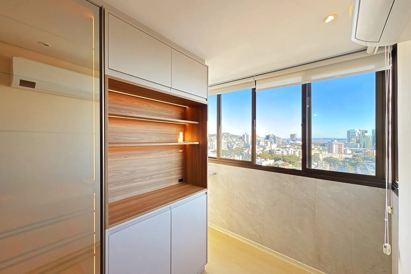 R$ 515.000 - LINDO APARTAMENTO - 61M2 - 2 DORM - ANDAR ALTO - VISTA - 1 VAGA - INFRA Rua Lopo Gonçalves Porto Alegre - 