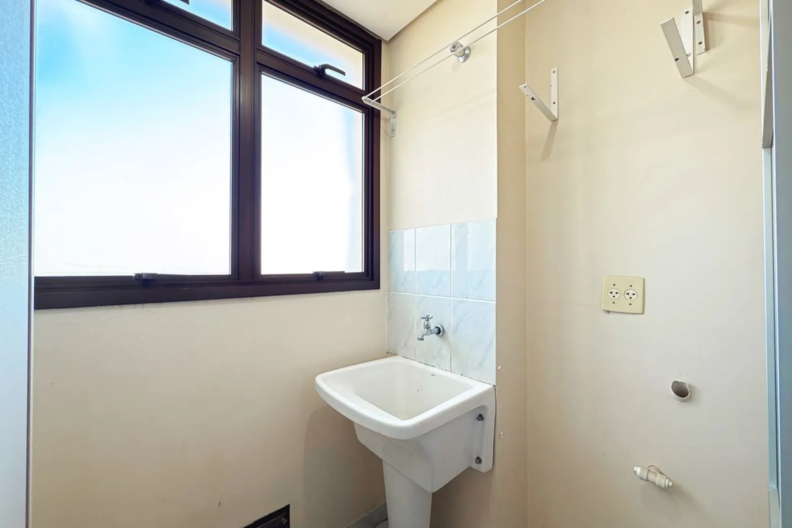 R$ 515.000 - LINDO APARTAMENTO - 61M2 - 2 DORM - ANDAR ALTO - VISTA - 1 VAGA - INFRA Rua Lopo Gonçalves Porto Alegre - 