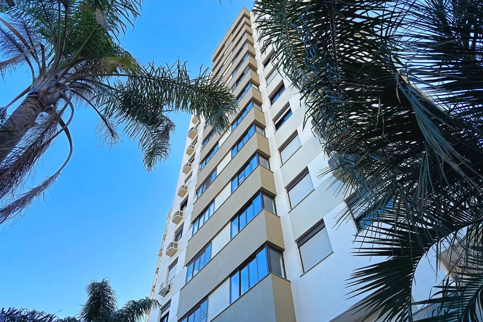 R$ 515.000 - LINDO APARTAMENTO - 61M2 - 2 DORM - ANDAR ALTO - VISTA - 1 VAGA - INFRA Rua Lopo Gonçalves Porto Alegre - 