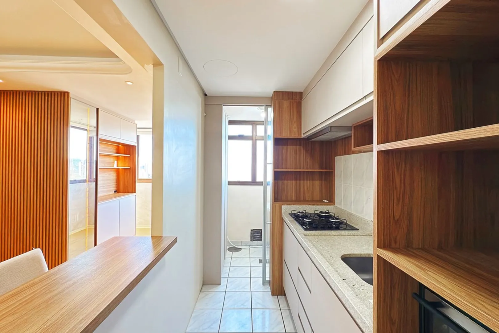 R$ 515.000 - LINDO APARTAMENTO - 61M2 - 2 DORM - ANDAR ALTO - VISTA - 1 VAGA - INFRA Rua Lopo Gonçalves Porto Alegre - 