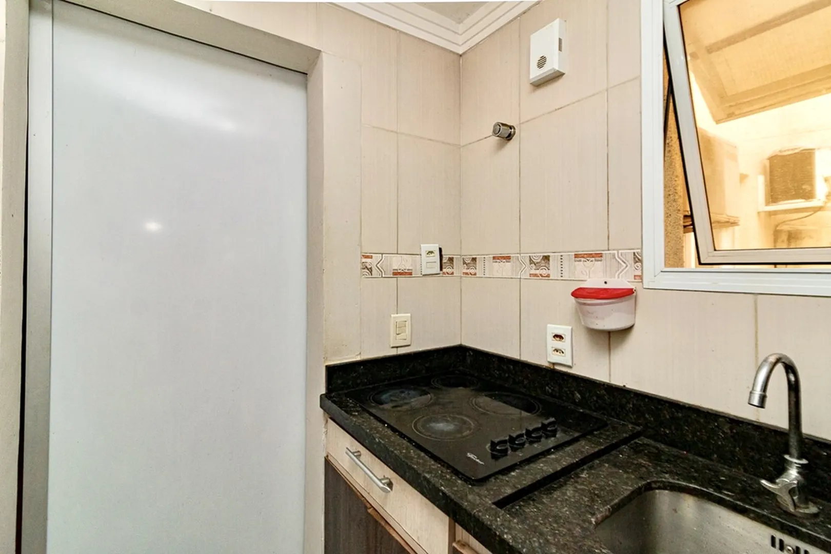 R$ 298.000 - &Oacute;TIMO GARDEN - 37M2 - 1 DORM - MOBILIADO - P&Aacute;TIO - 1 VAGA Rua Portugal Porto Alegre - 