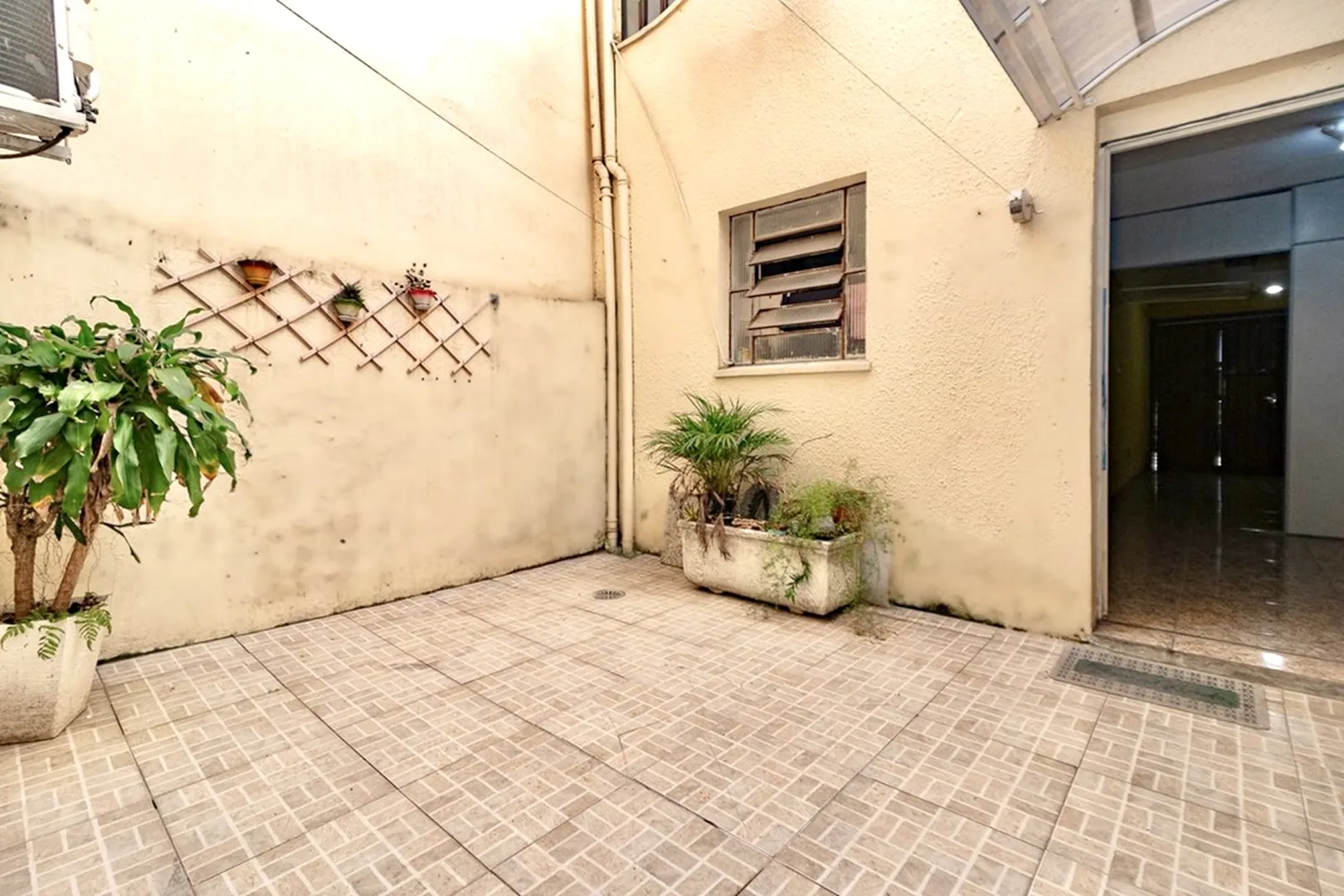 R$ 298.000 - &Oacute;TIMO GARDEN - 37M2 - 1 DORM - MOBILIADO - P&Aacute;TIO - 1 VAGA Rua Portugal Porto Alegre - 