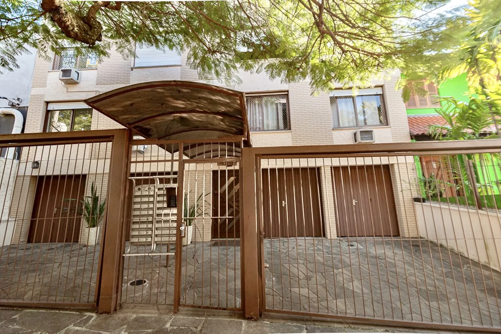 R$ 298.000 - &Oacute;TIMO GARDEN - 37M2 - 1 DORM - MOBILIADO - P&Aacute;TIO - 1 VAGA Rua Portugal Porto Alegre - 