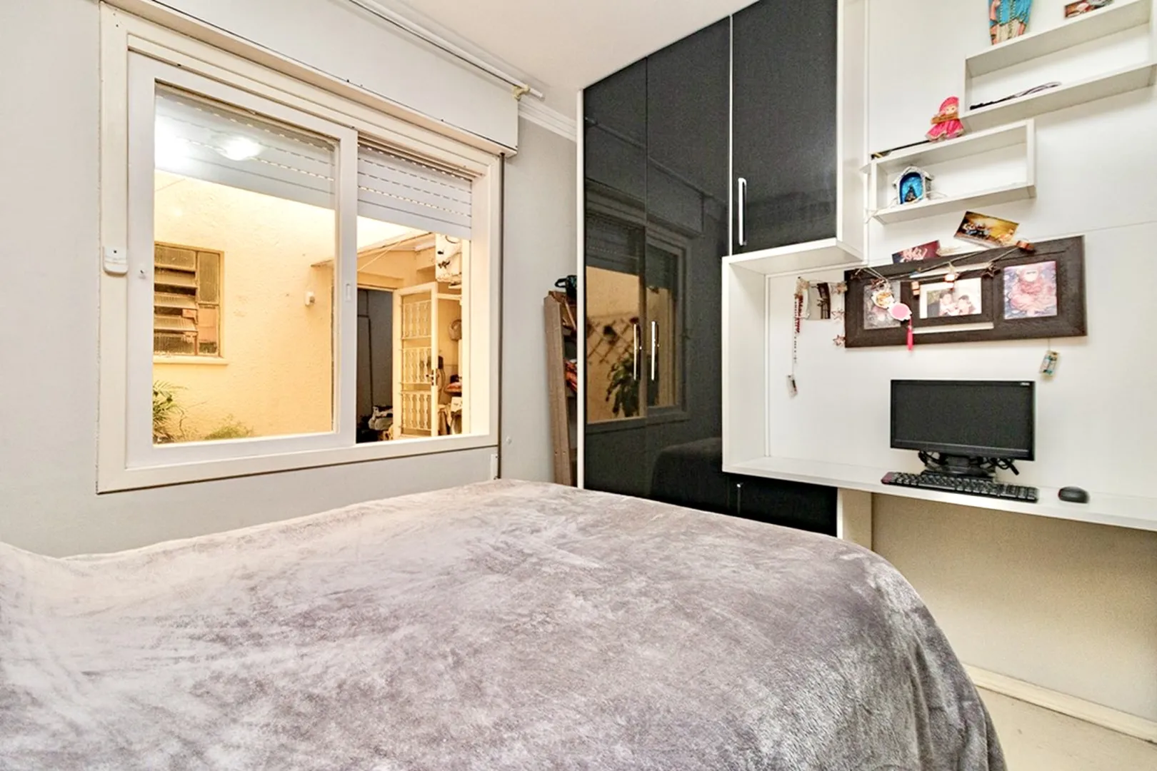 R$ 298.000 - &Oacute;TIMO GARDEN - 37M2 - 1 DORM - MOBILIADO - P&Aacute;TIO - 1 VAGA Rua Portugal Porto Alegre - 