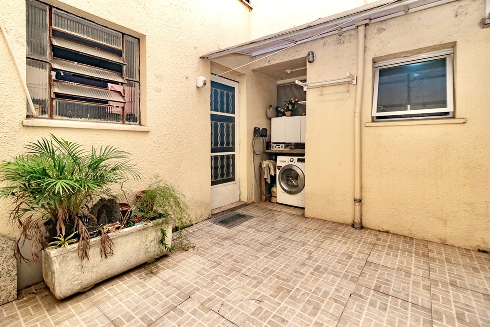 R$ 298.000 - &Oacute;TIMO GARDEN - 37M2 - 1 DORM - MOBILIADO - P&Aacute;TIO - 1 VAGA Rua Portugal Porto Alegre - 