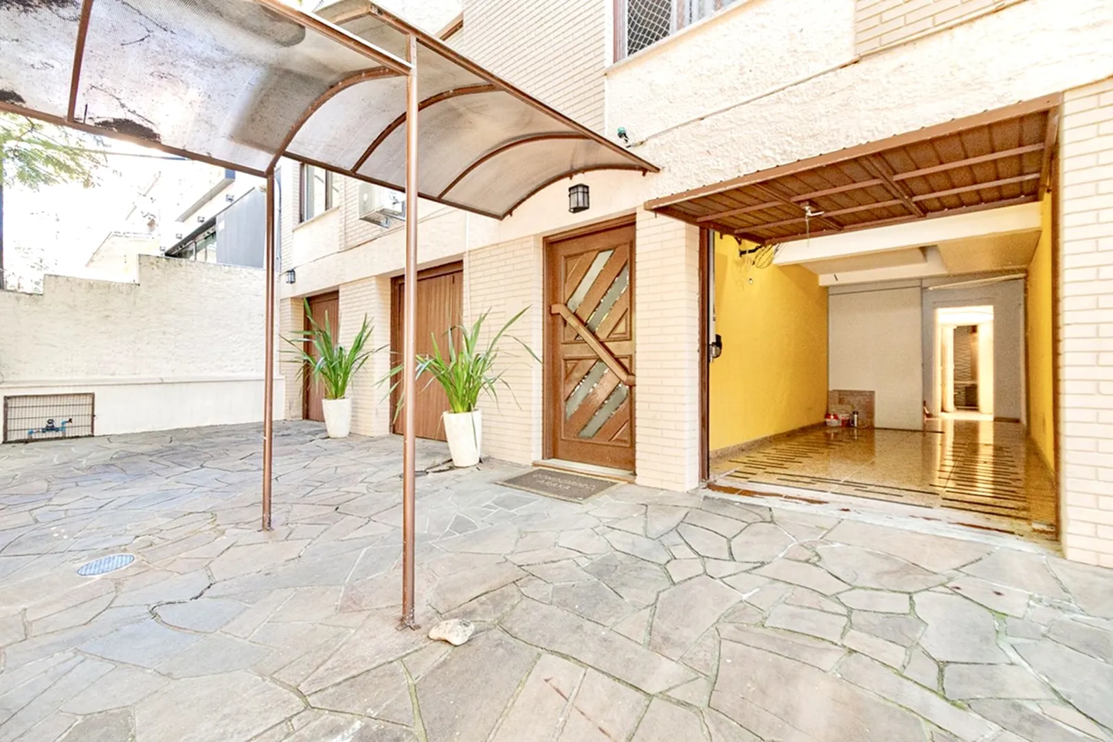 R$ 298.000 - &Oacute;TIMO GARDEN - 37M2 - 1 DORM - MOBILIADO - P&Aacute;TIO - 1 VAGA Rua Portugal Porto Alegre - 