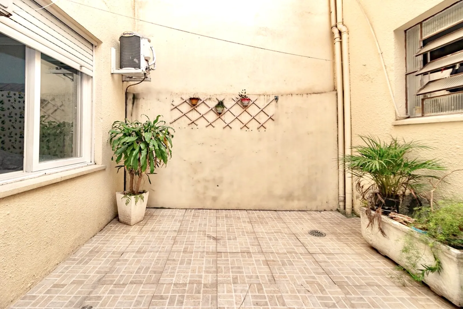 R$ 298.000 - &Oacute;TIMO GARDEN - 37M2 - 1 DORM - MOBILIADO - P&Aacute;TIO - 1 VAGA Rua Portugal Porto Alegre - 