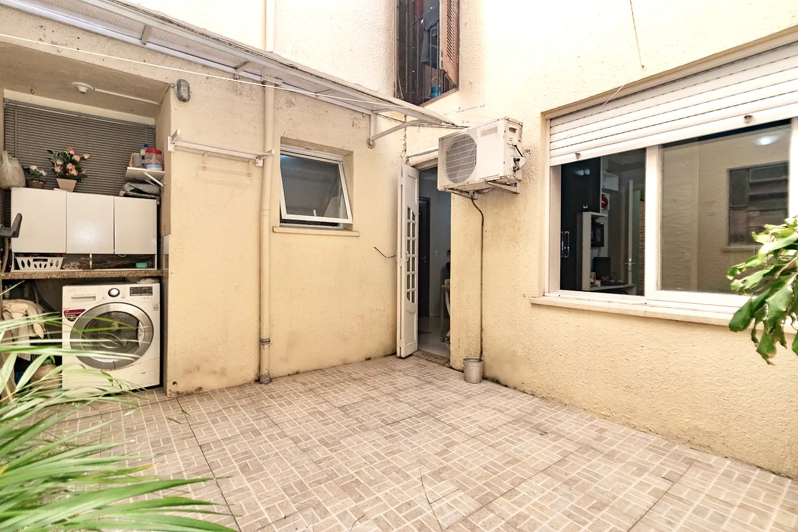 R$ 298.000 - &Oacute;TIMO GARDEN - 37M2 - 1 DORM - MOBILIADO - P&Aacute;TIO - 1 VAGA Rua Portugal Porto Alegre - 