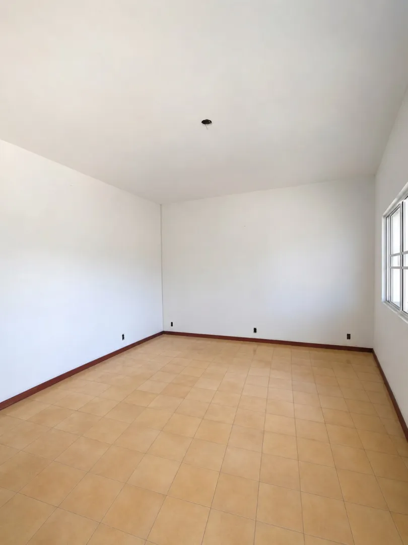 &Oacute;tima casa &agrave; venda no Centro de Igarat&aacute;  Igaratá - 