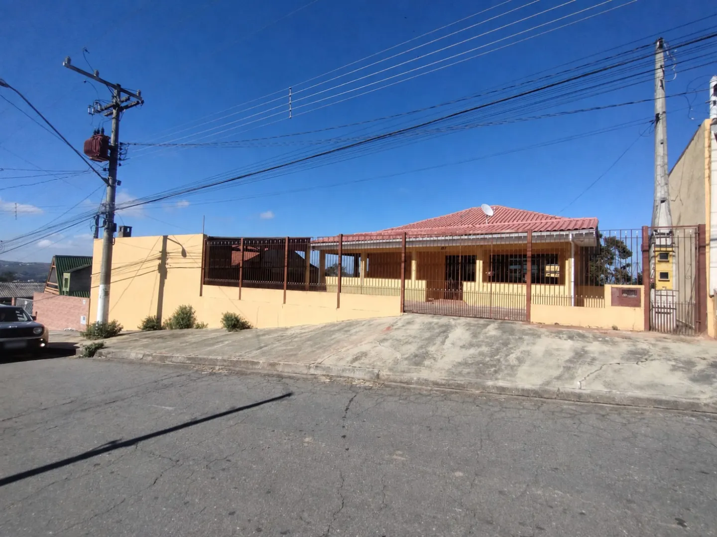 &Oacute;tima casa &agrave; venda no Centro de Igarat&aacute;  Igaratá - 
