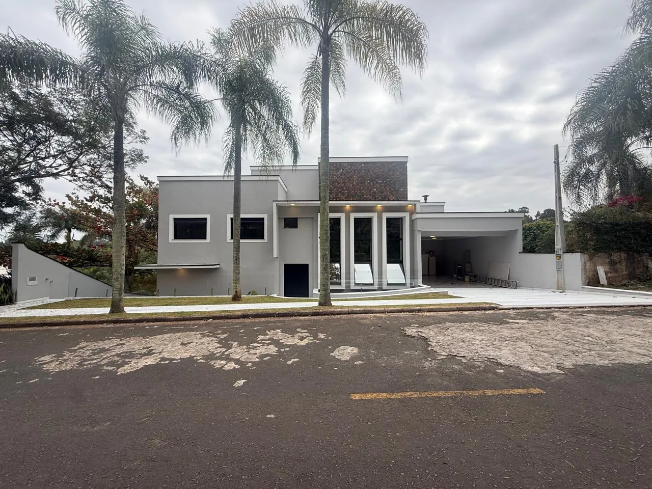 Casa de Alto Padr&atilde;o no Condom&iacute;nio Vale do Itamarac&aacute; &ndash; Valinhos-SP Rua Emilio Romanetti Valinhos - 