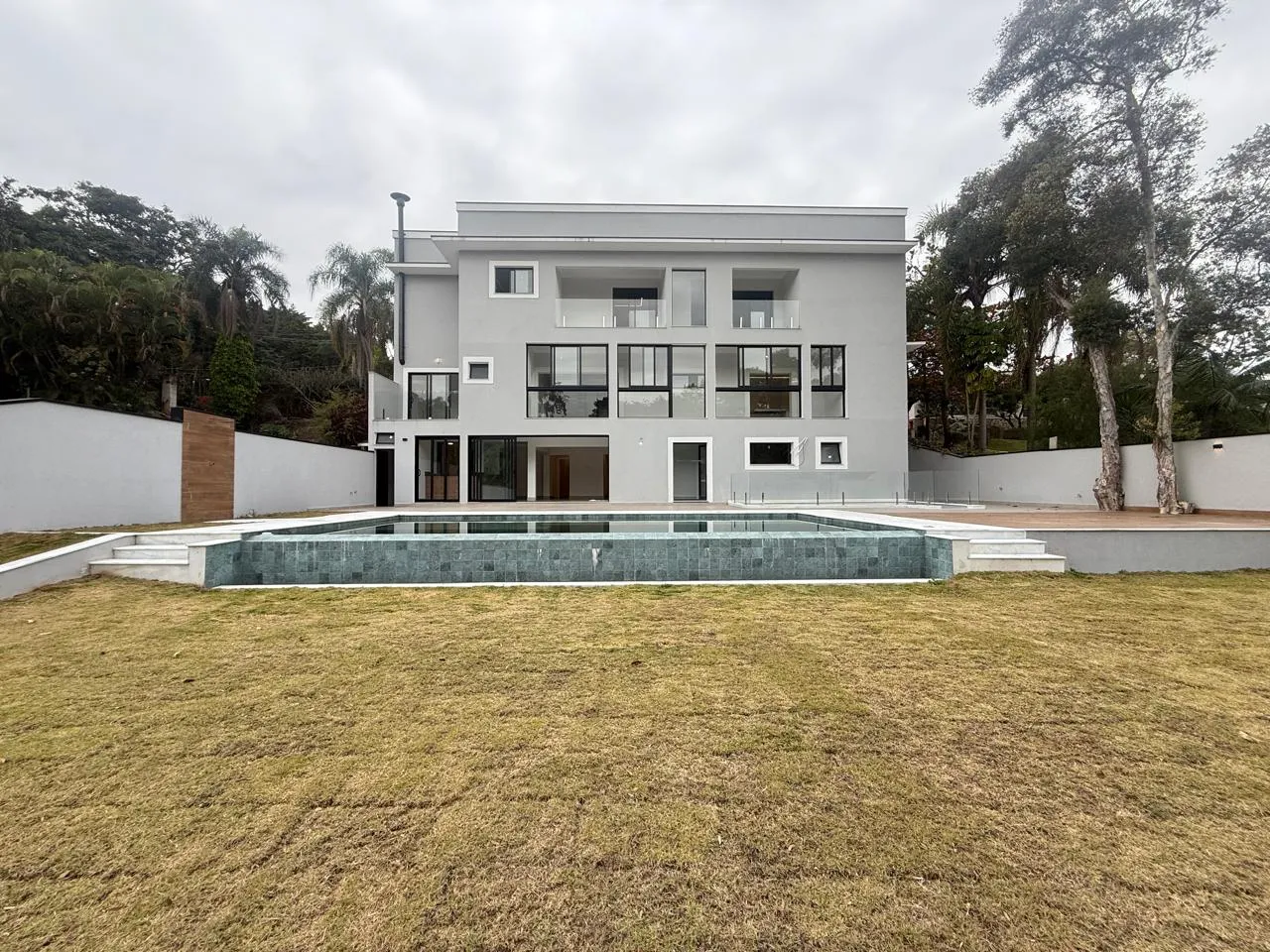 Casa de Alto Padr&atilde;o no Condom&iacute;nio Vale do Itamarac&aacute; &ndash; Valinhos-SP Rua Emilio Romanetti Valinhos - 