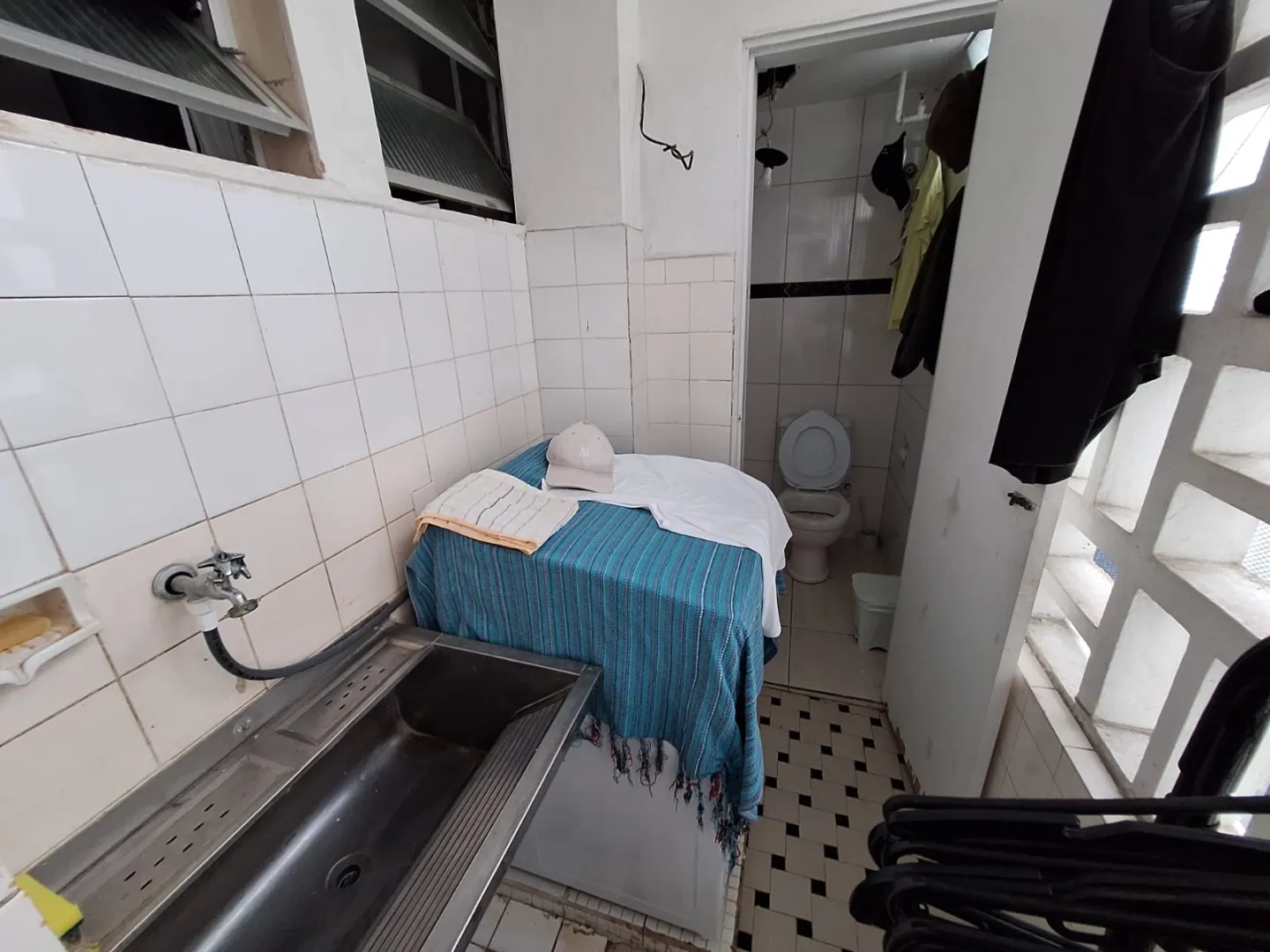 APARTAMENTO 3 QUARTOS SU&Iacute;TE DEPEND&Ecirc;NCIA ELEVADORES PORTARIA 24H &Agrave; VENDA NA BARRA! Rua Marquês de Caravelas Salvador - 