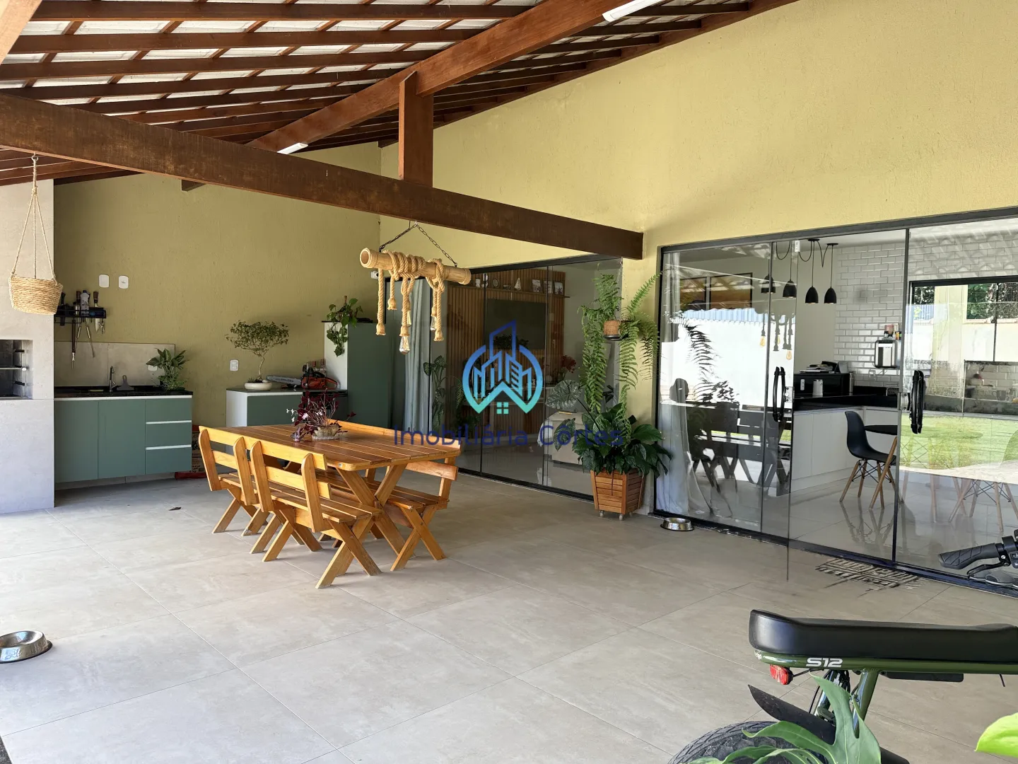 🏡 Casa moderna com acabamento de alto padr&atilde;o e espa&ccedil;o gourmet completo! Rua Estevan Batista Guapimirim - 