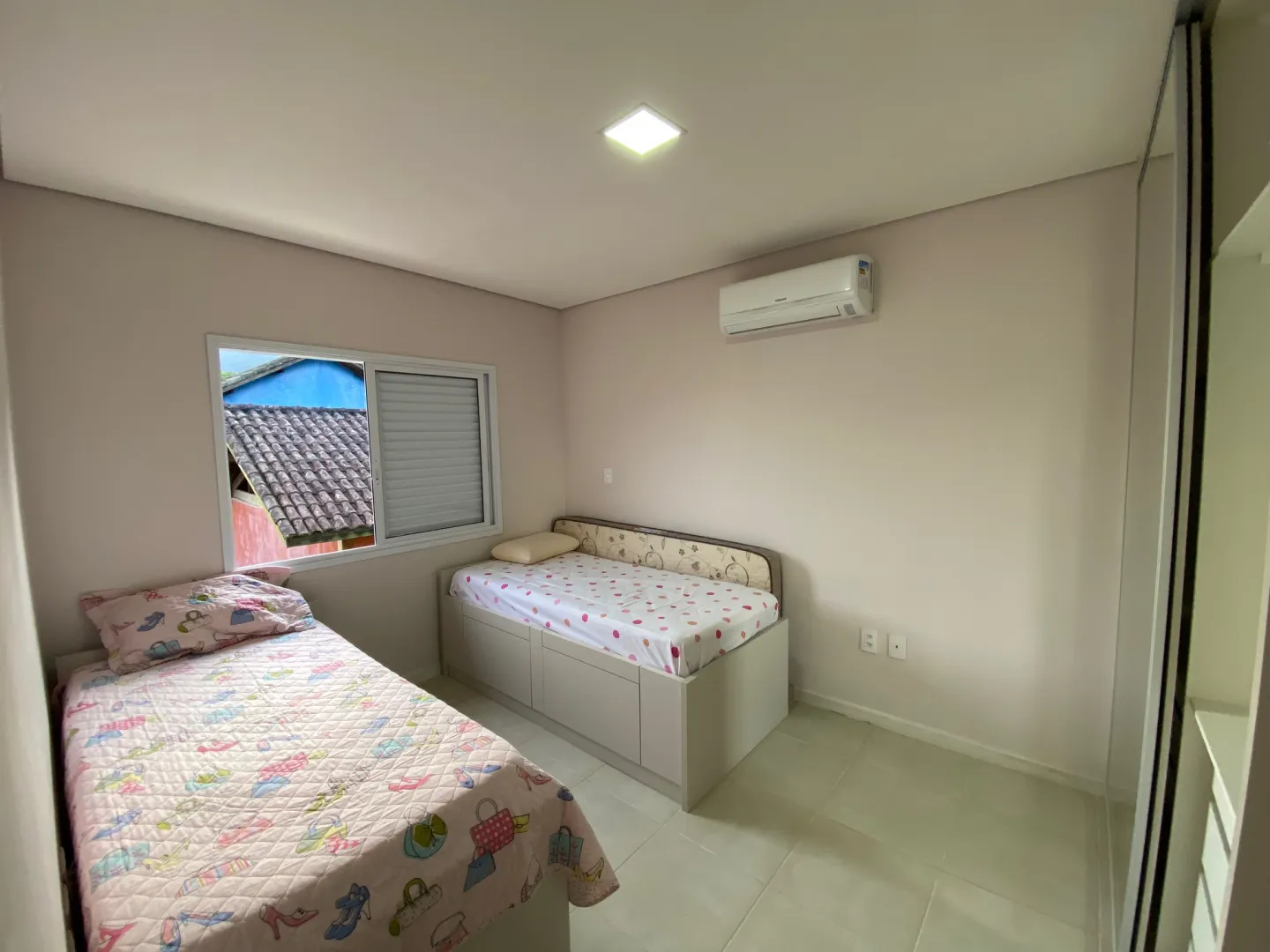 casa dentro de condom&iacute;nio na estrada do cascalho  São Sebastião - 