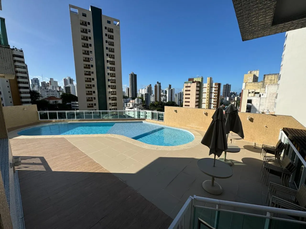 APARTAMENTO ALTO PADR&Atilde;O 3 SU&Iacute;TES LAVABO DEPEND&Ecirc;NCIA 4 GARAGENS PISCINA &Agrave; VENDA NA GRA&Ccedil;A! Alameda Capimirim Salvador - 