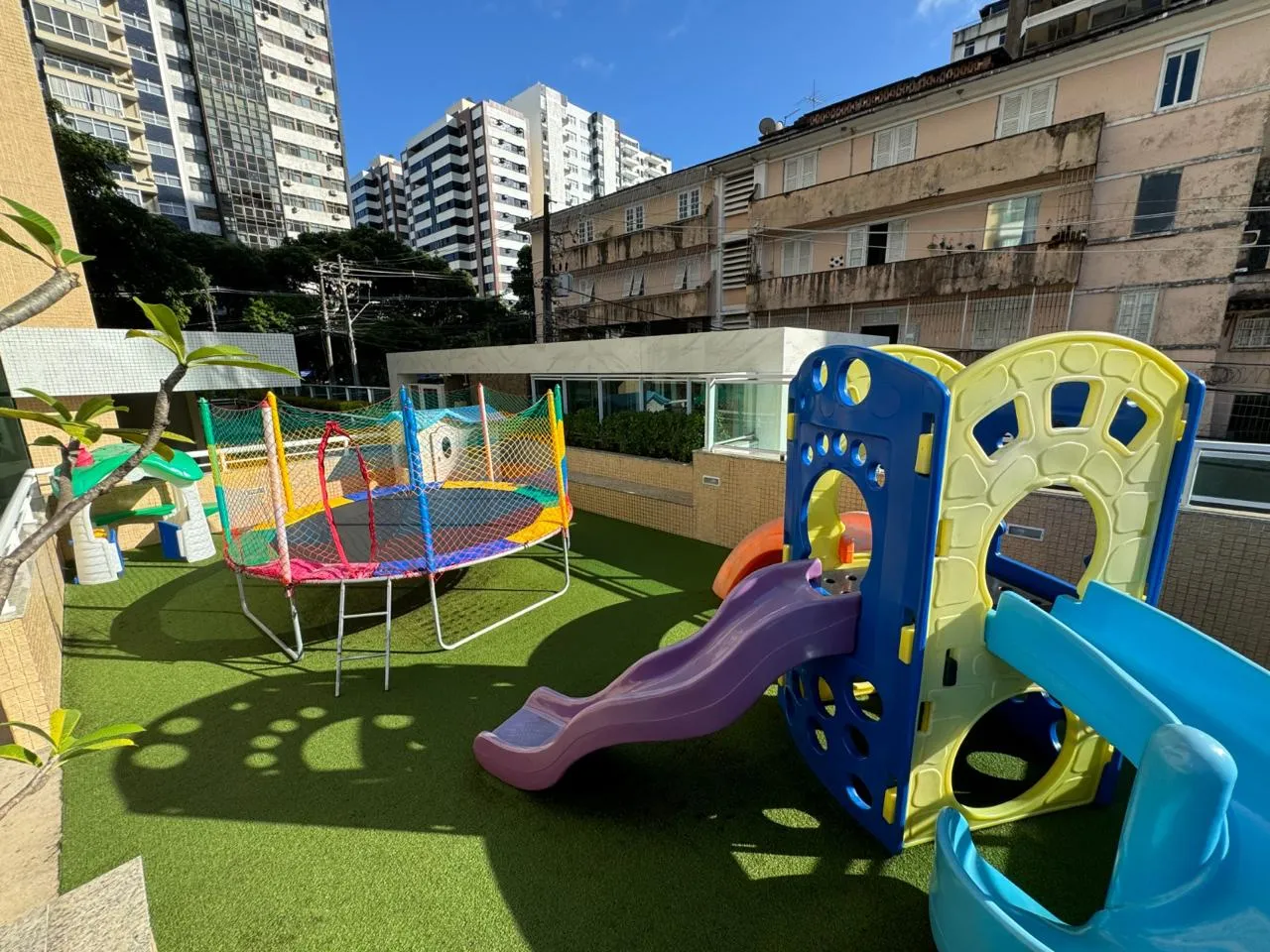 APARTAMENTO ALTO PADR&Atilde;O 3 SU&Iacute;TES LAVABO DEPEND&Ecirc;NCIA 4 GARAGENS PISCINA &Agrave; VENDA NA GRA&Ccedil;A! Alameda Capimirim Salvador - 
