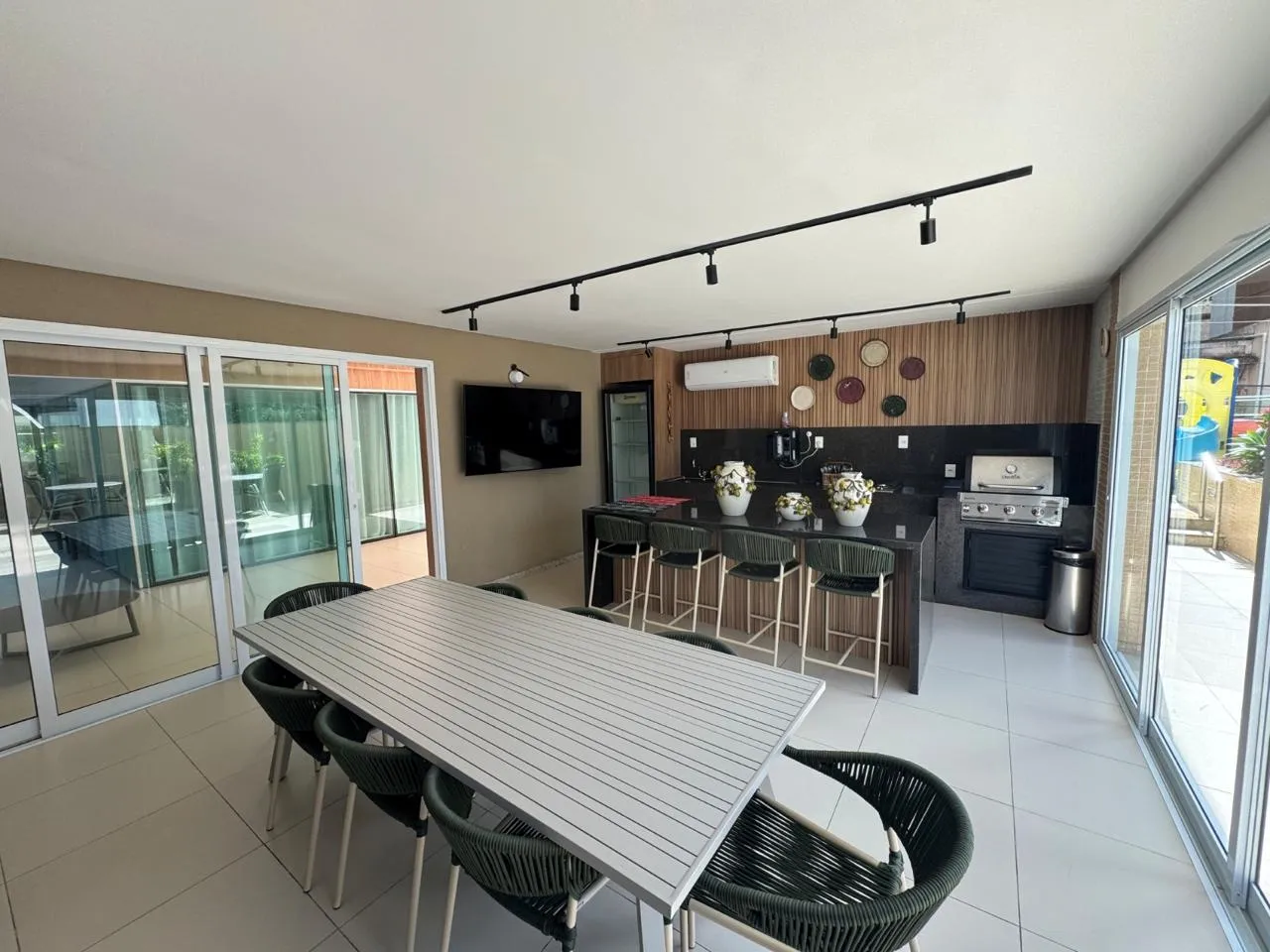 APARTAMENTO ALTO PADR&Atilde;O 3 SU&Iacute;TES LAVABO DEPEND&Ecirc;NCIA 4 GARAGENS PISCINA &Agrave; VENDA NA GRA&Ccedil;A! Alameda Capimirim Salvador - 