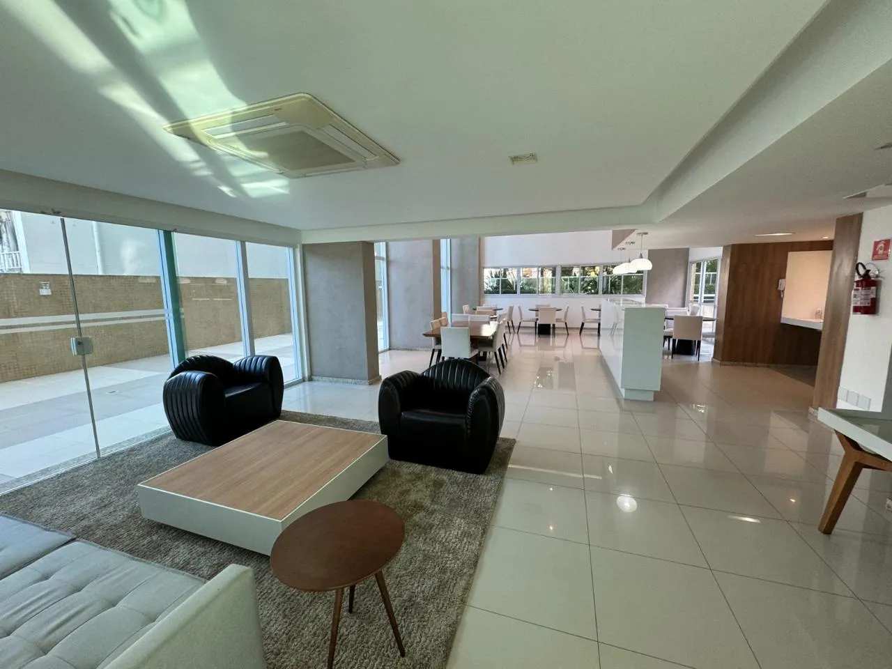 APARTAMENTO ALTO PADR&Atilde;O 3 SU&Iacute;TES LAVABO DEPEND&Ecirc;NCIA 4 GARAGENS PISCINA &Agrave; VENDA NA GRA&Ccedil;A! Alameda Capimirim Salvador - 