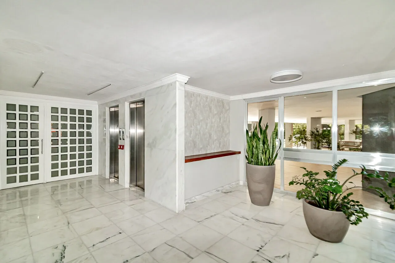 R$ 495.000 - EXCELENTE APARTAMENTO - ANDAR ALTO - 66M2 - 2 DORM - INFRA Rua Anita Garibaldi Porto Alegre - 