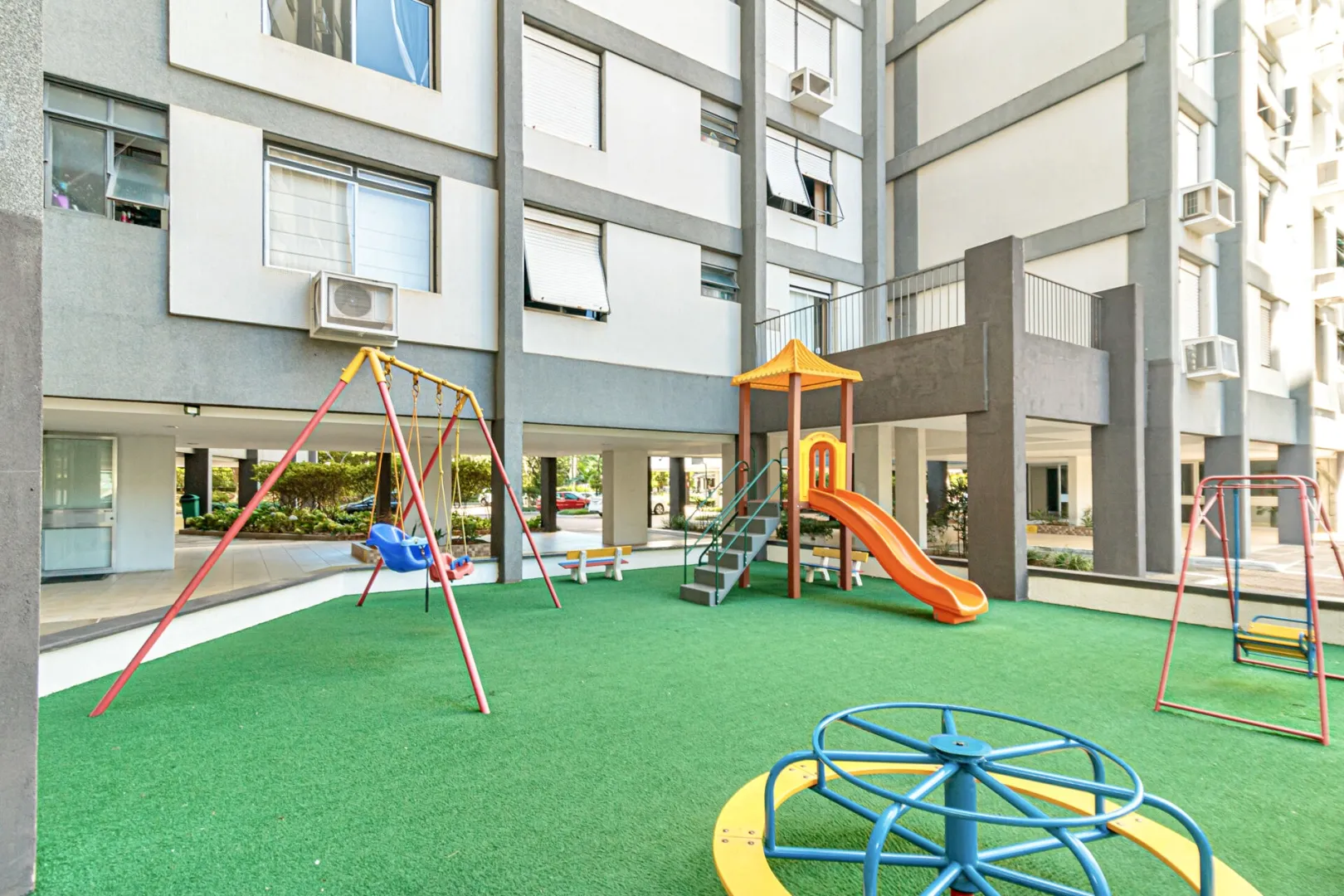 R$ 495.000 - EXCELENTE APARTAMENTO - ANDAR ALTO - 66M2 - 2 DORM - INFRA Rua Anita Garibaldi Porto Alegre - 
