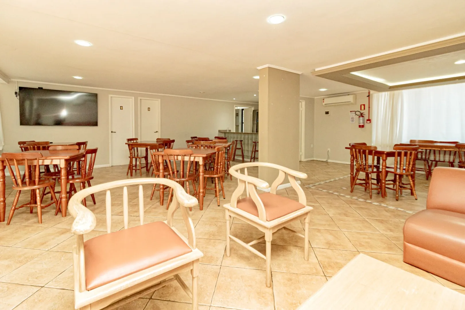 R$ 495.000 - EXCELENTE APARTAMENTO - ANDAR ALTO - 66M2 - 2 DORM - INFRA Rua Anita Garibaldi Porto Alegre - 