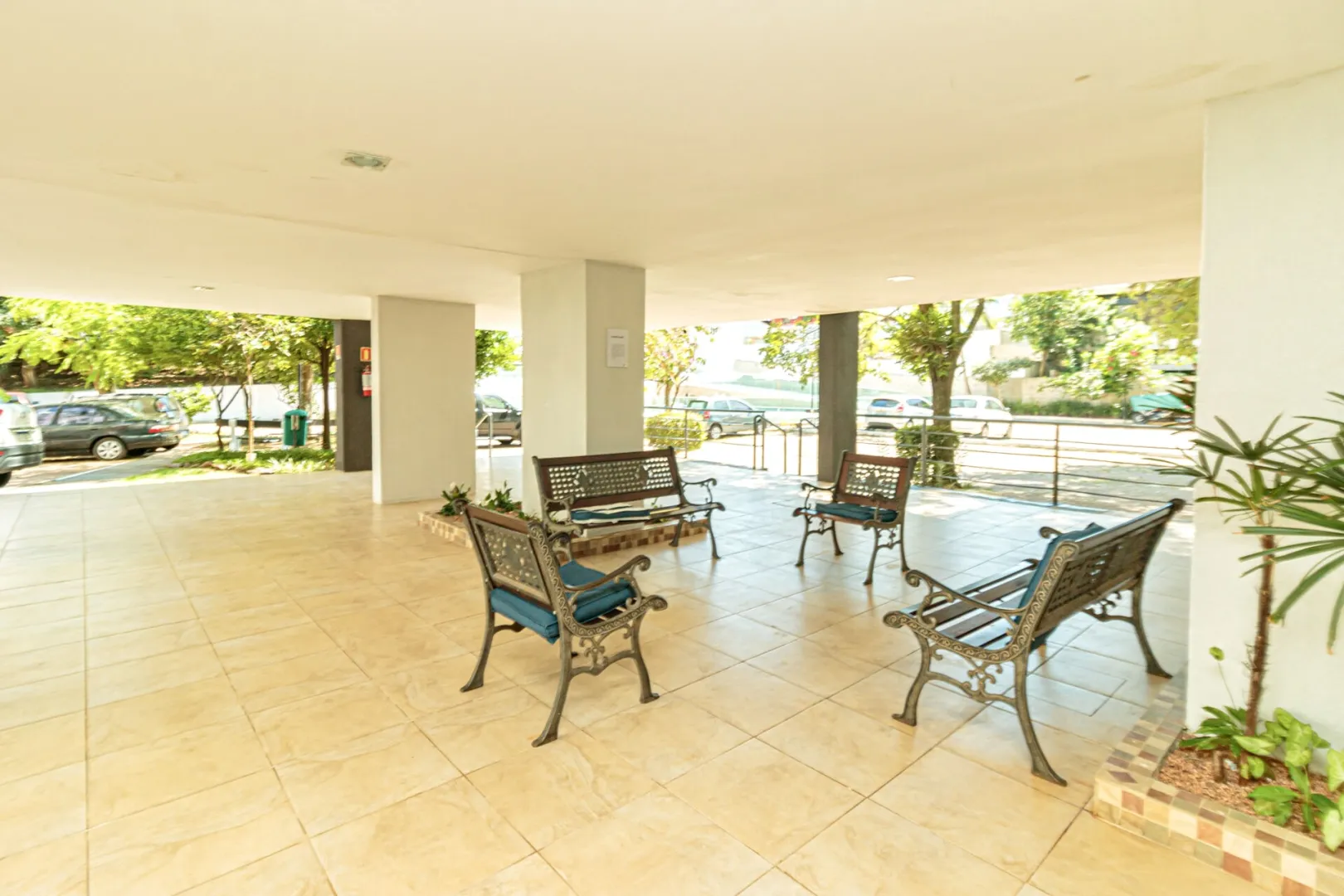 R$ 495.000 - EXCELENTE APARTAMENTO - ANDAR ALTO - 66M2 - 2 DORM - INFRA Rua Anita Garibaldi Porto Alegre - 