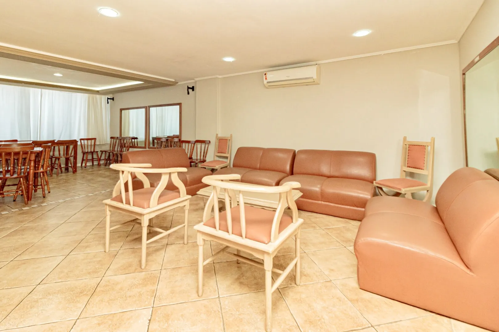 R$ 495.000 - EXCELENTE APARTAMENTO - ANDAR ALTO - 66M2 - 2 DORM - INFRA Rua Anita Garibaldi Porto Alegre - 