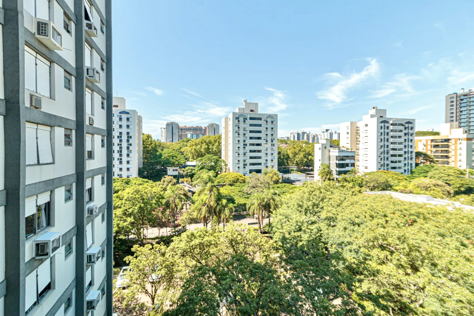 R$ 495.000 - EXCELENTE APARTAMENTO - ANDAR ALTO - 66M2 - 2 DORM - INFRA Rua Anita Garibaldi Porto Alegre - 