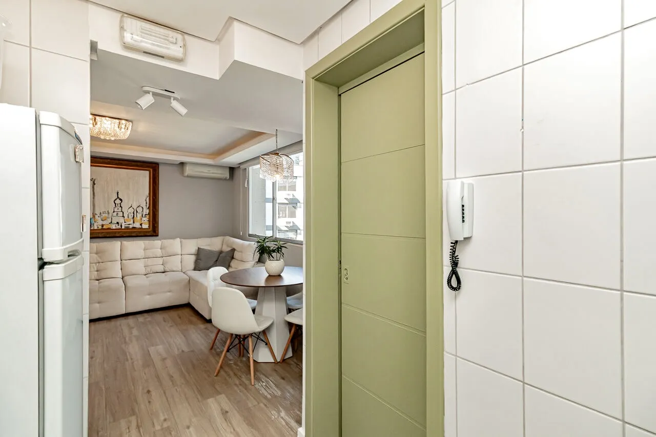 R$ 495.000 - EXCELENTE APARTAMENTO - ANDAR ALTO - 66M2 - 2 DORM - INFRA Rua Anita Garibaldi Porto Alegre - 