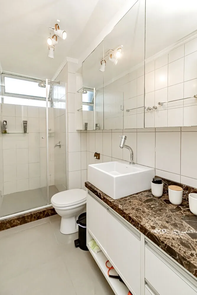 R$ 495.000 - EXCELENTE APARTAMENTO - ANDAR ALTO - 66M2 - 2 DORM - INFRA Rua Anita Garibaldi Porto Alegre - 
