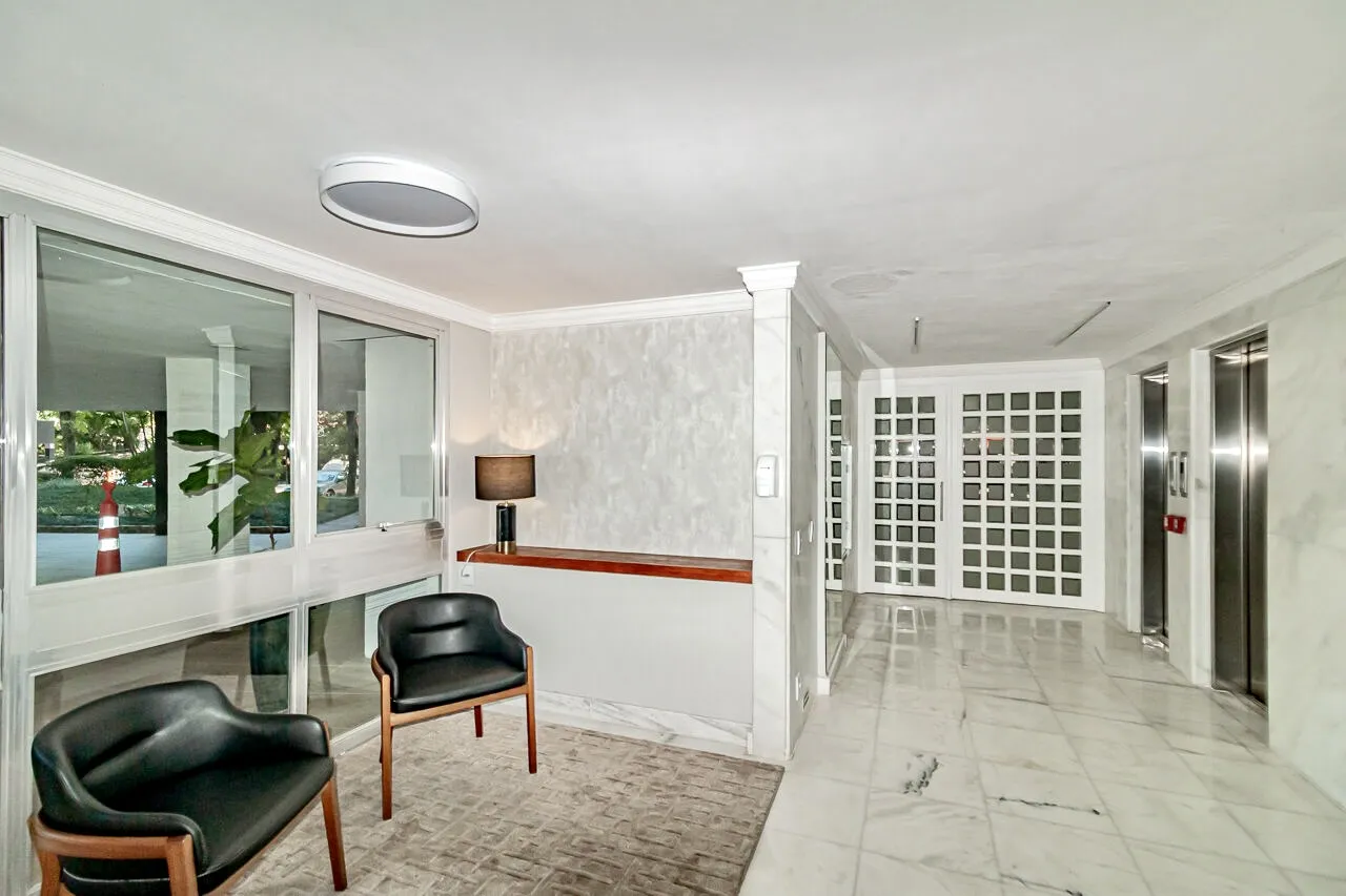R$ 495.000 - EXCELENTE APARTAMENTO - ANDAR ALTO - 66M2 - 2 DORM - INFRA Rua Anita Garibaldi Porto Alegre - 