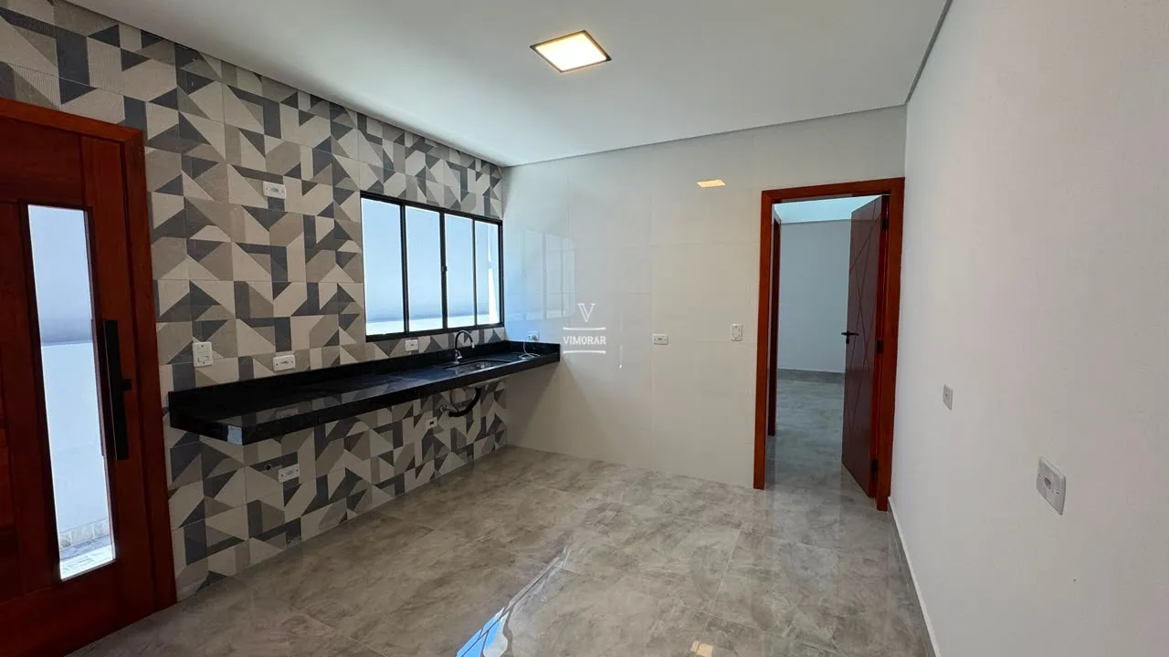 Casa t&eacute;rrea 2 dormit&oacute;rios sendo 1 su&iacute;te + 4 vagas de garagem  Itaquaquecetuba - 