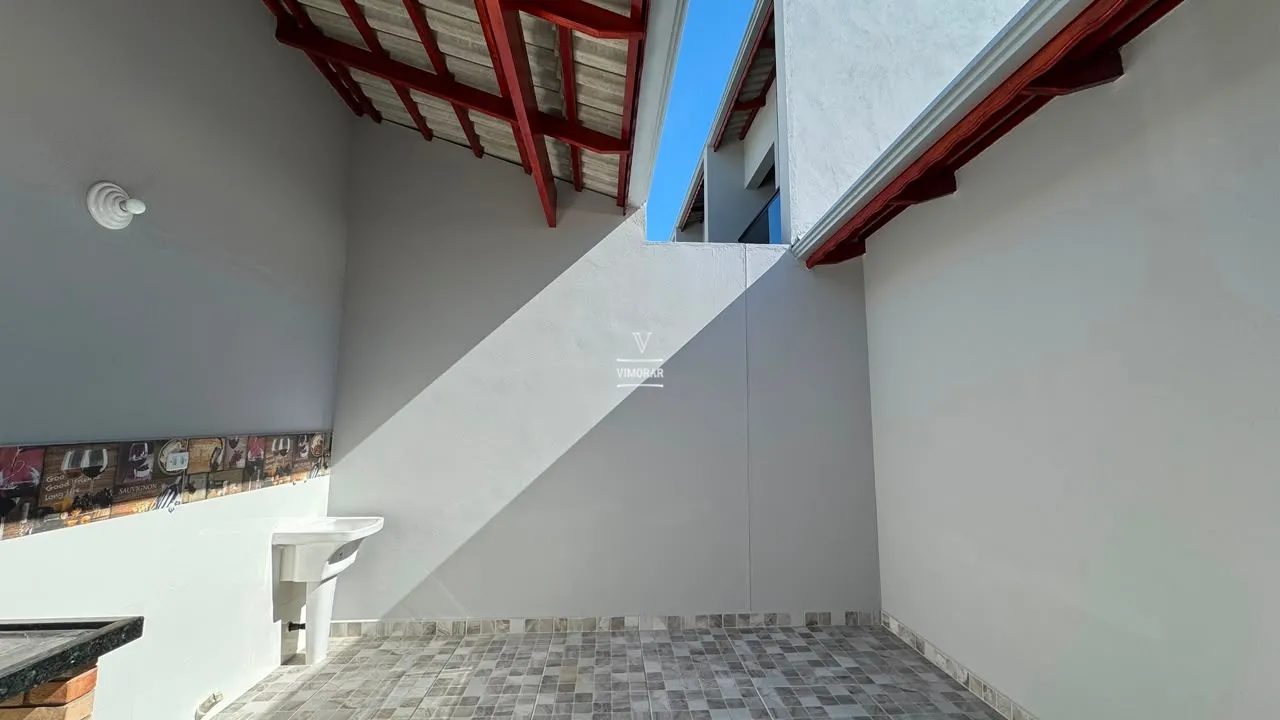 Casa t&eacute;rrea 2 dormit&oacute;rios sendo 1 su&iacute;te + 4 vagas de garagem  Itaquaquecetuba - 