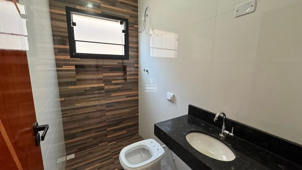 Casa t&eacute;rrea 2 dormit&oacute;rios sendo 1 su&iacute;te + 4 vagas de garagem  Itaquaquecetuba - 