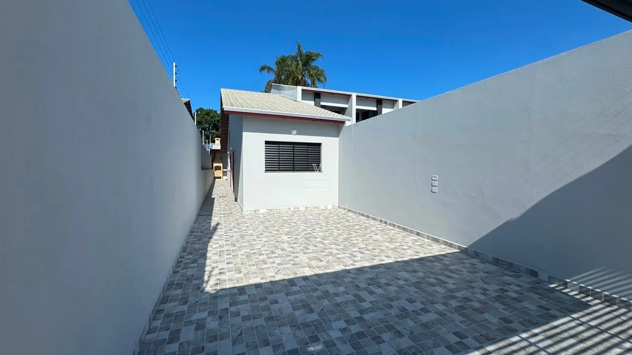 Casa t&eacute;rrea 2 dormit&oacute;rios sendo 1 su&iacute;te + 4 vagas de garagem  Itaquaquecetuba - 