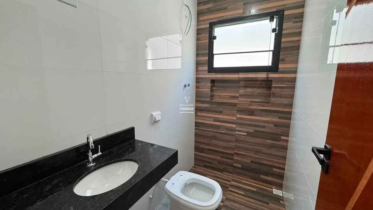 Casa t&eacute;rrea 2 dormit&oacute;rios sendo 1 su&iacute;te + 4 vagas de garagem  Itaquaquecetuba - 