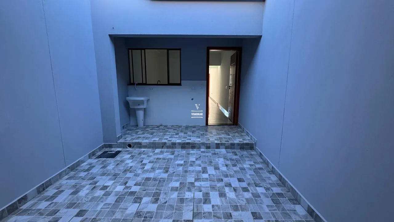 Sobrado 2 su&iacute;tes + 3 vagas de garagem  Itaquaquecetuba - 