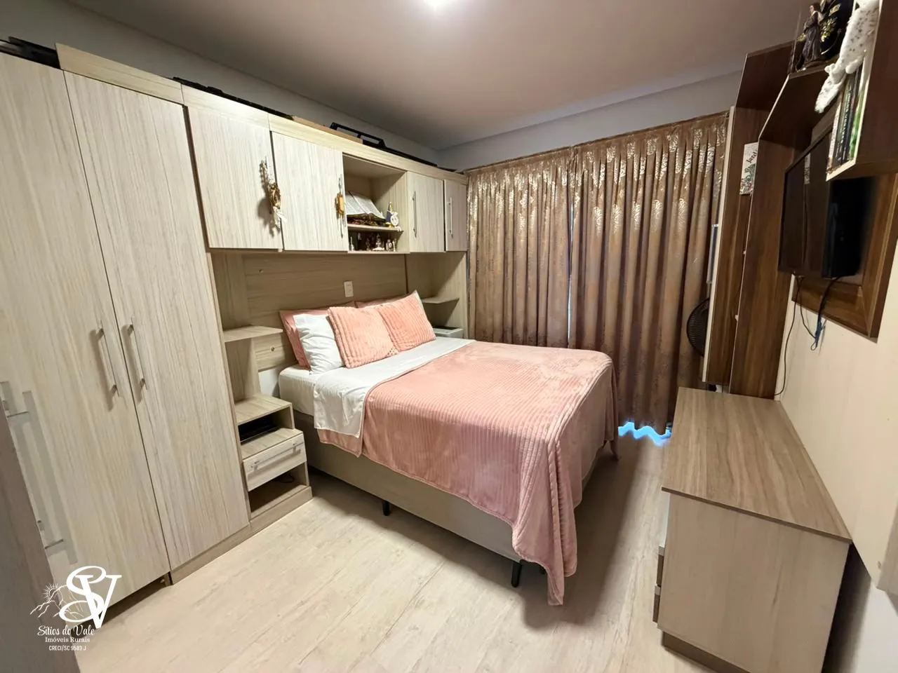 Sobrado em Timb&oacute;, bairro das Capitais 3 dormit&oacute;rios sendo 1 su&iacute;te com closet  Timbó - 