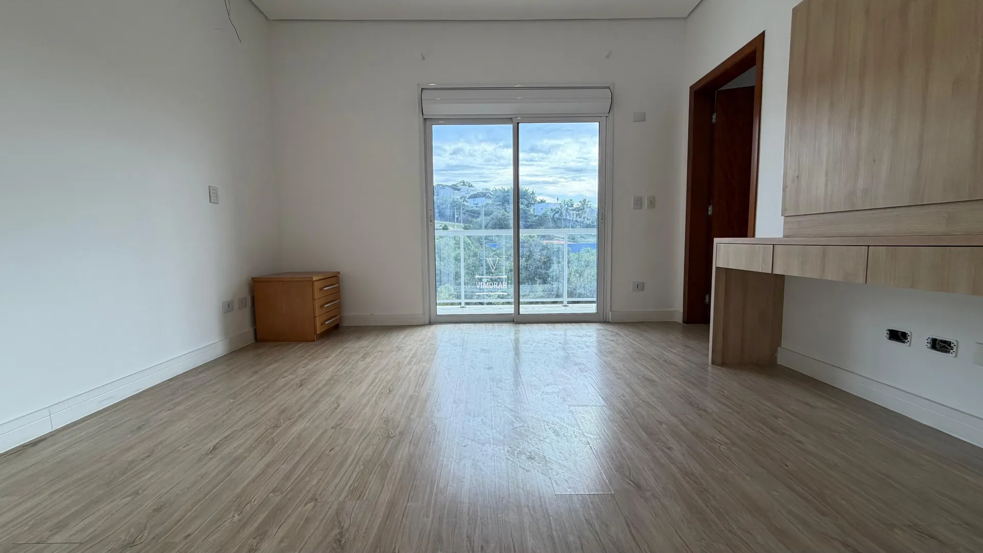 Sobrado em condom&iacute;nio 7 su&iacute;tes + 6 vagas de garagem  Arujá - 
