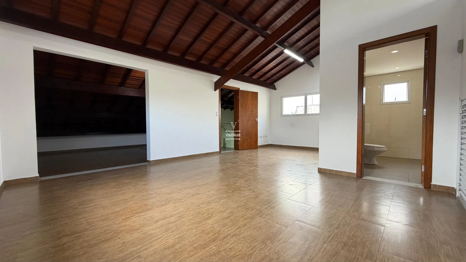 Sobrado em condom&iacute;nio 7 su&iacute;tes + 6 vagas de garagem  Arujá - 