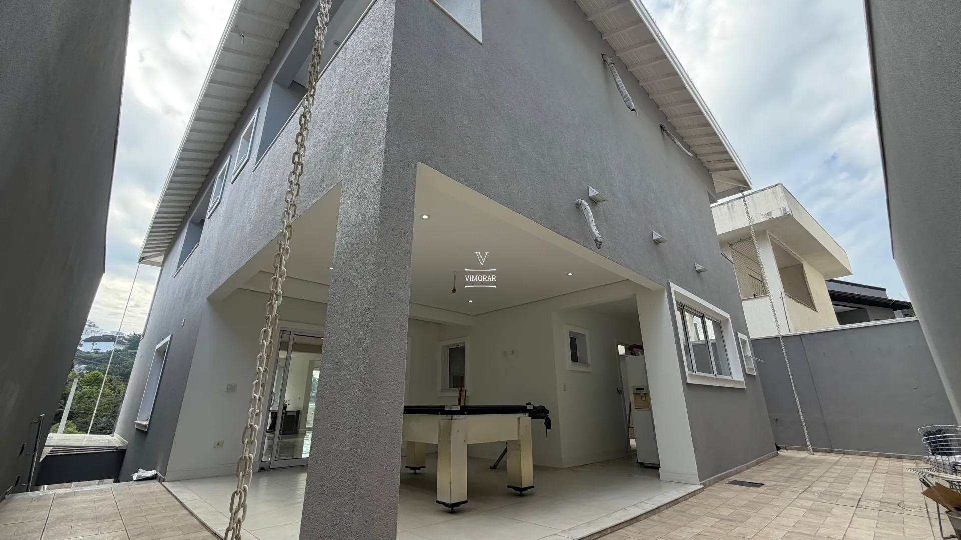 Sobrado em condom&iacute;nio 7 su&iacute;tes + 6 vagas de garagem  Arujá - 