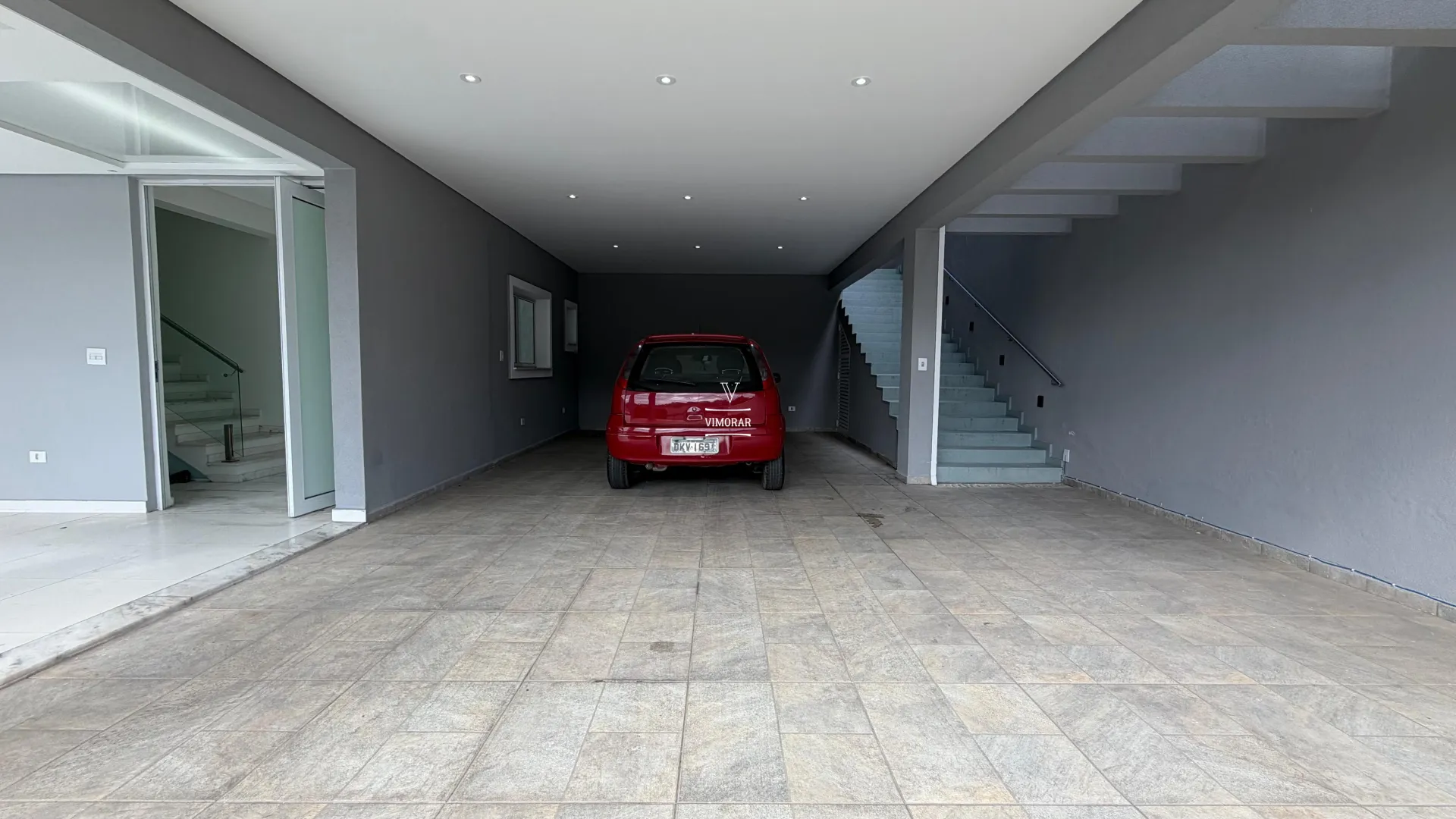 Sobrado em condom&iacute;nio 7 su&iacute;tes + 6 vagas de garagem  Arujá - 