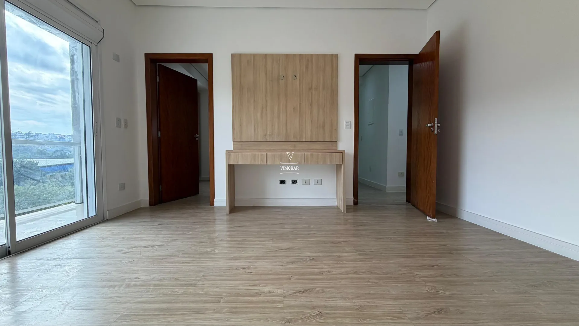 Sobrado em condom&iacute;nio 7 su&iacute;tes + 6 vagas de garagem  Arujá - 