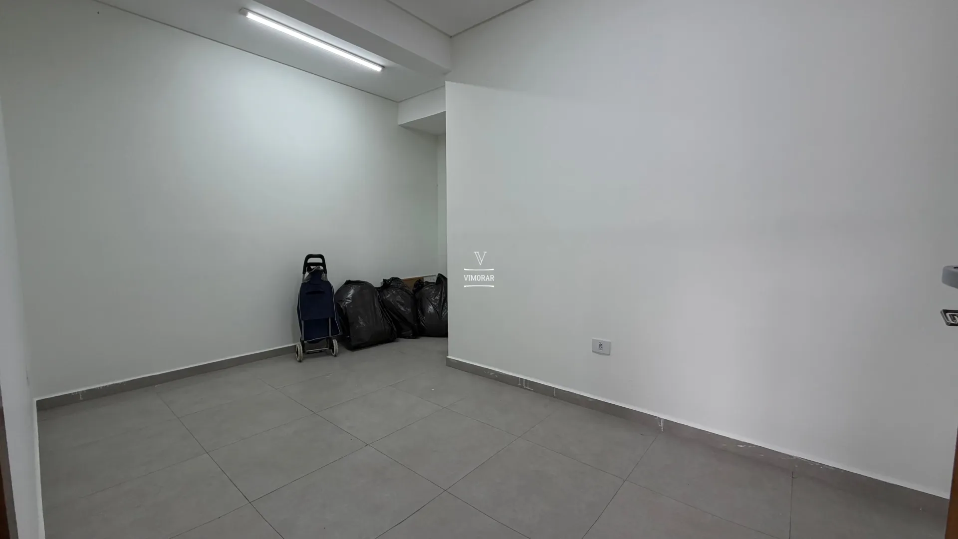 Sobrado em condom&iacute;nio 7 su&iacute;tes + 6 vagas de garagem  Arujá - 