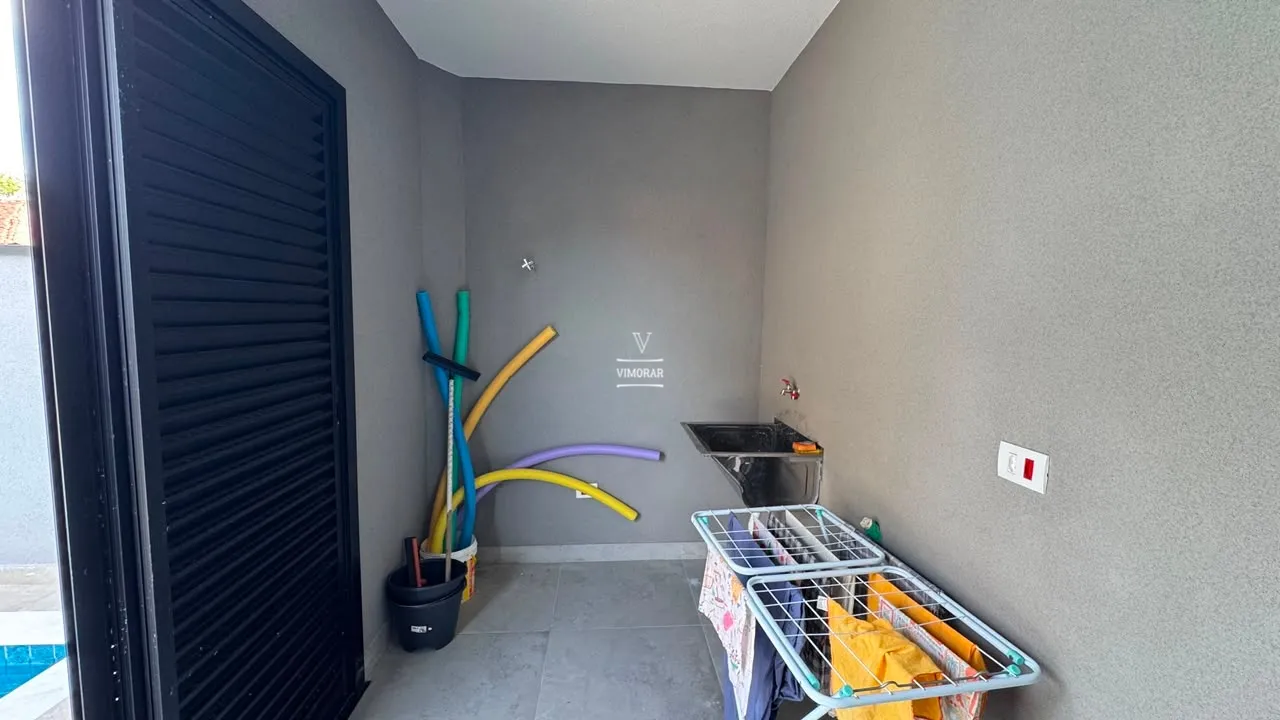 Sobrado em condom&iacute;nio fechado 3 su&iacute;tes + 3 vagas de garagem  Bertioga - 